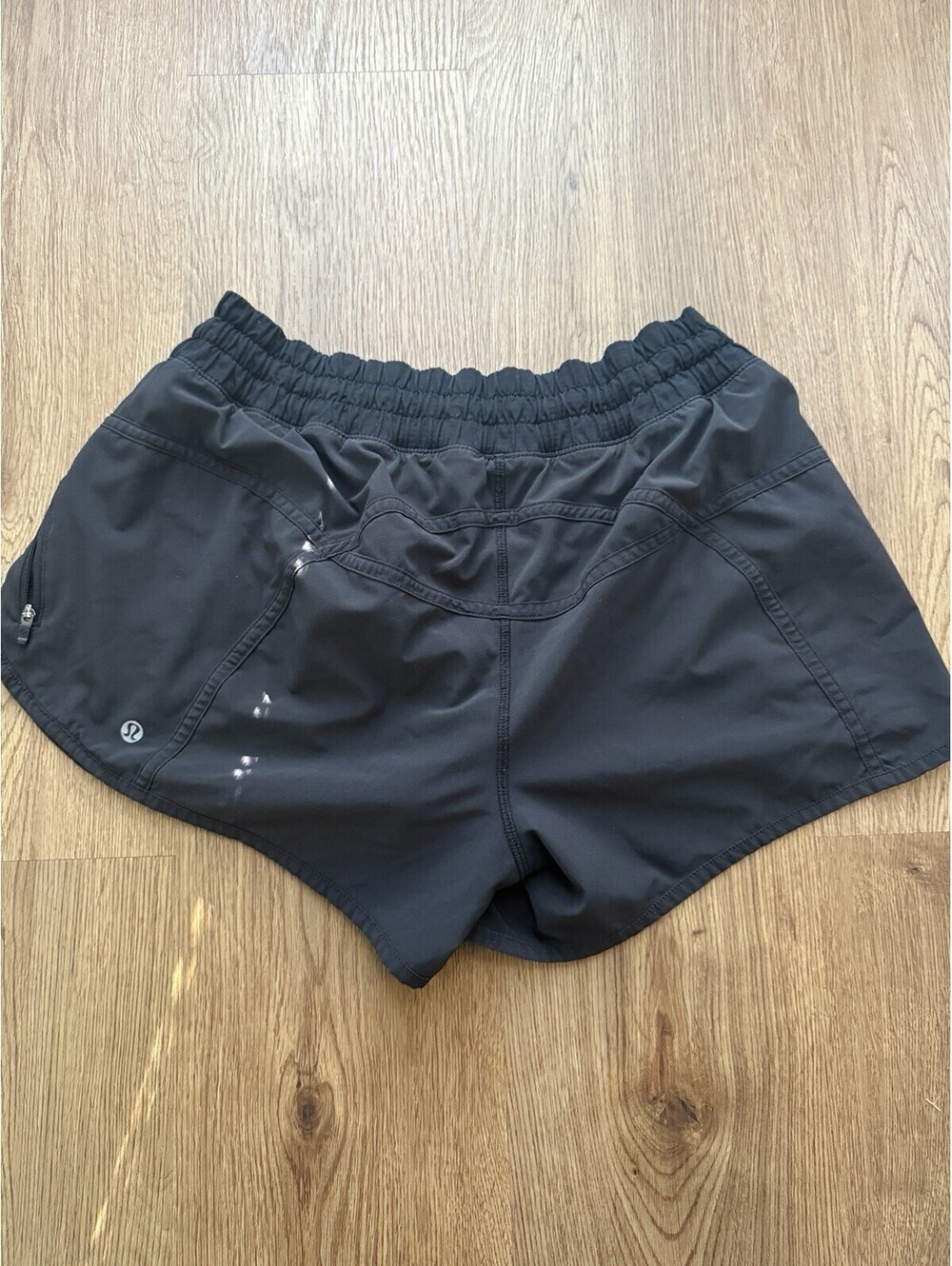 Lululemon Women’s Size 10 Black Running Shorts Zipper Pockets Athletic - Picture 4 of 4